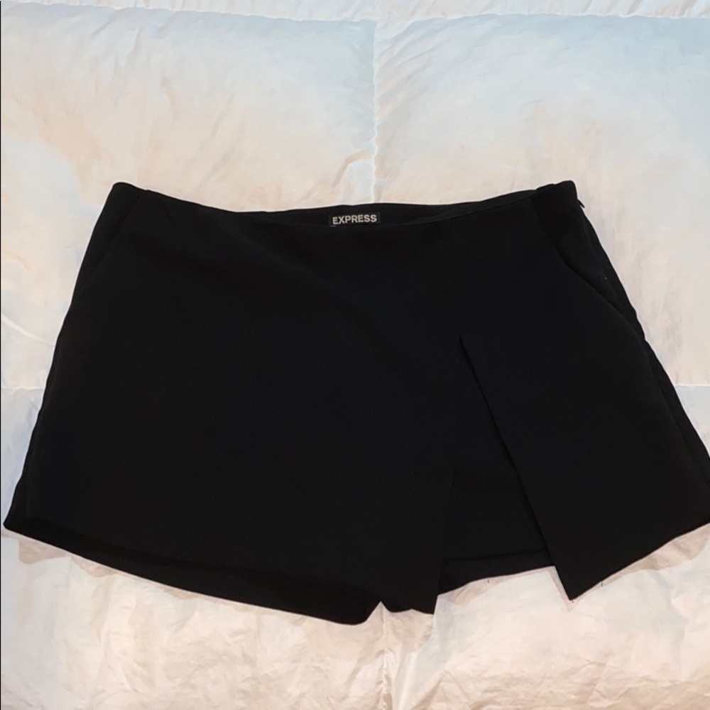 Express black skort